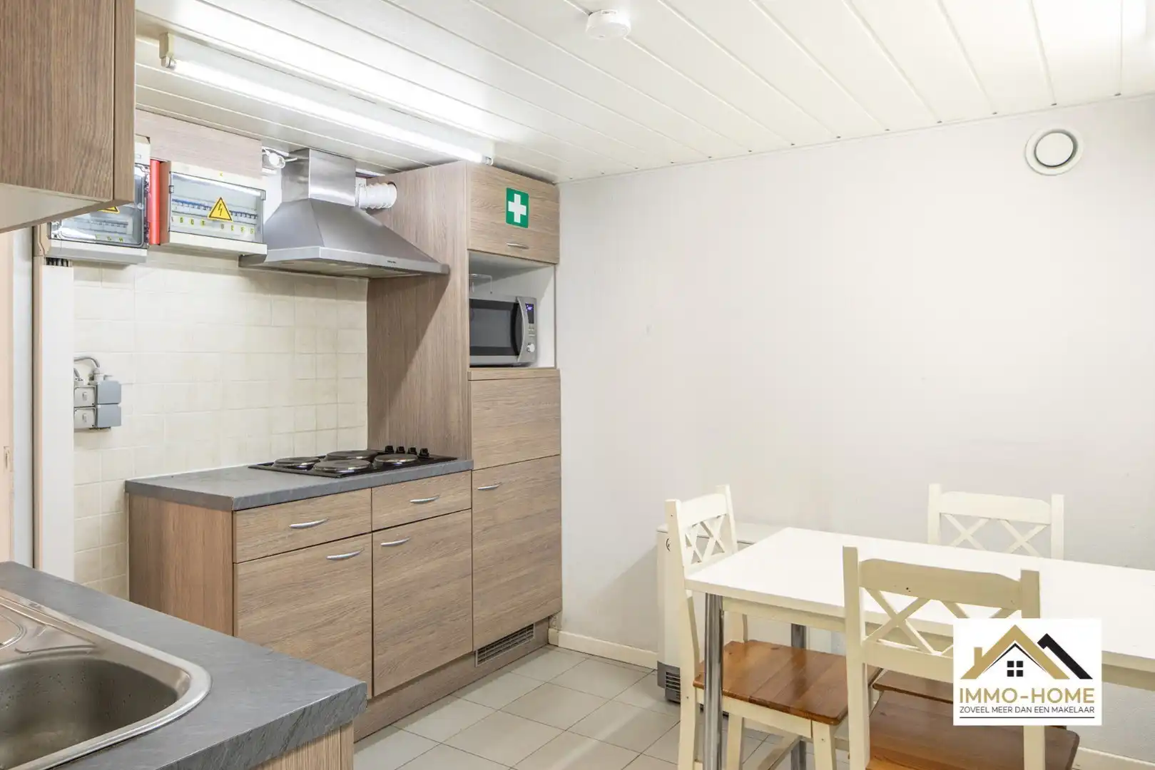 Zeer ruim gelijkvloers appartement met woonkelder en private tuin  foto 3