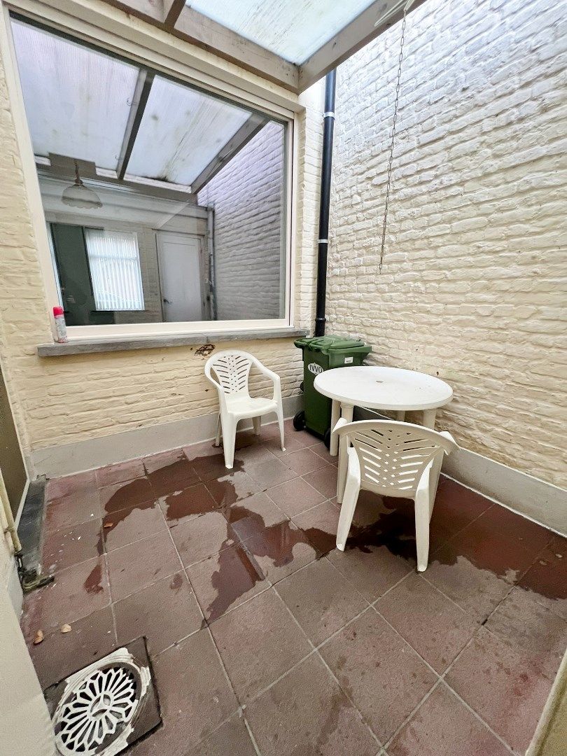 Burgerwoning met 4slpks en binnenkoer nabij het centrum.  foto 6