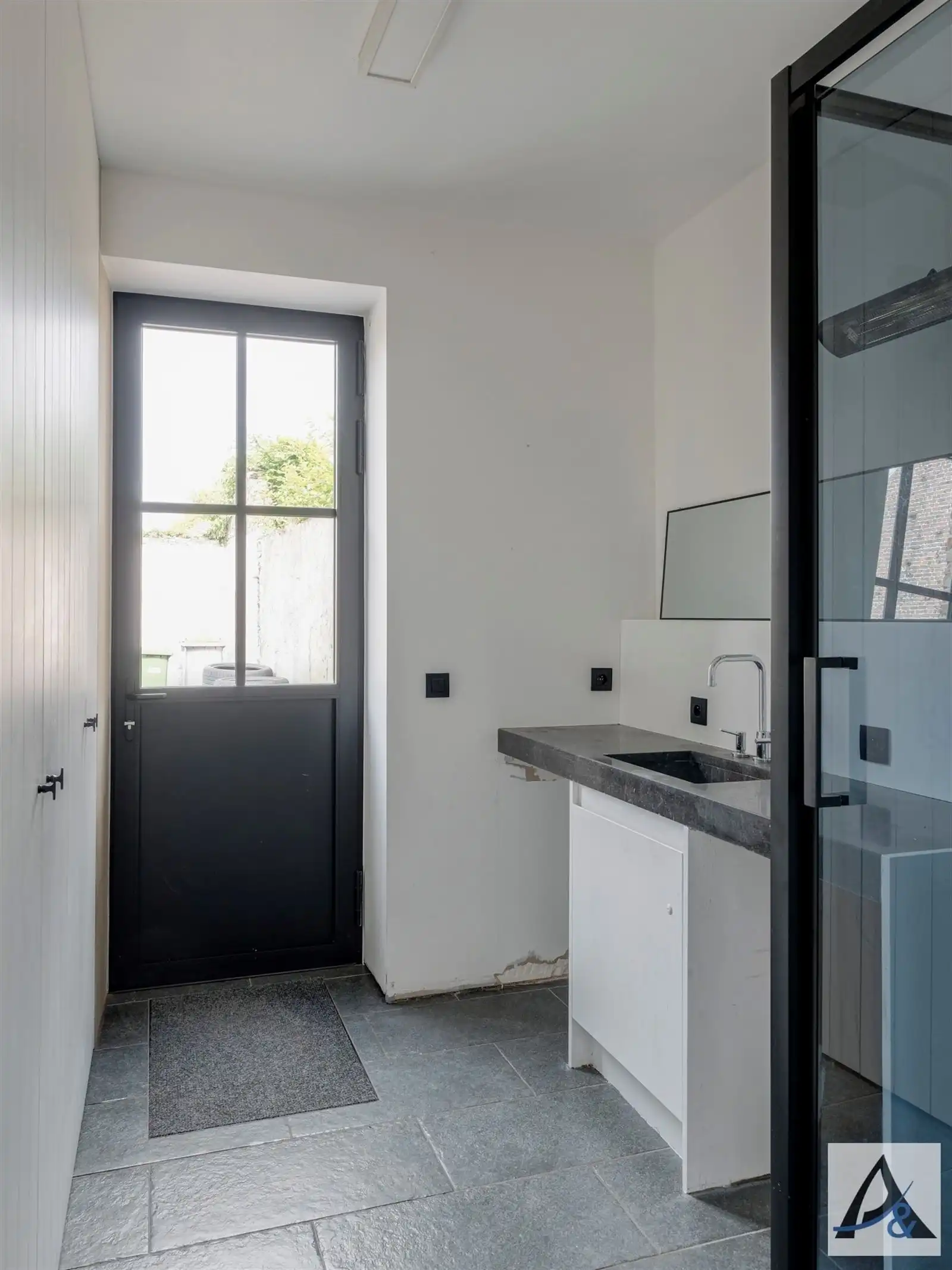 Totaal gerenoveerde, instapklare gezinswoning te koop in het hart van Munsterbilzen! foto 18