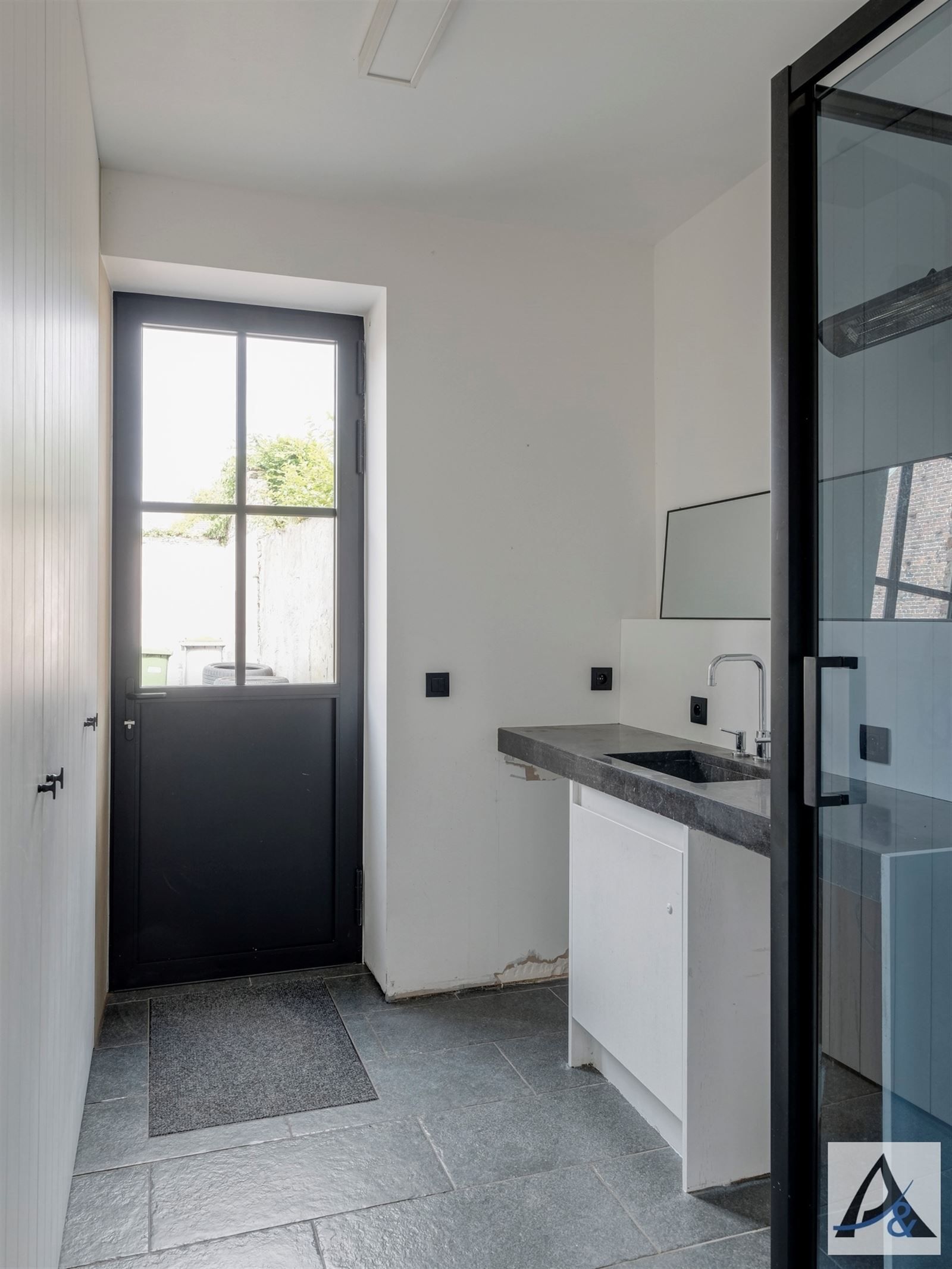 Totaal gerenoveerde, instapklare gezinswoning te koop in het hart van Munsterbilzen! foto 18