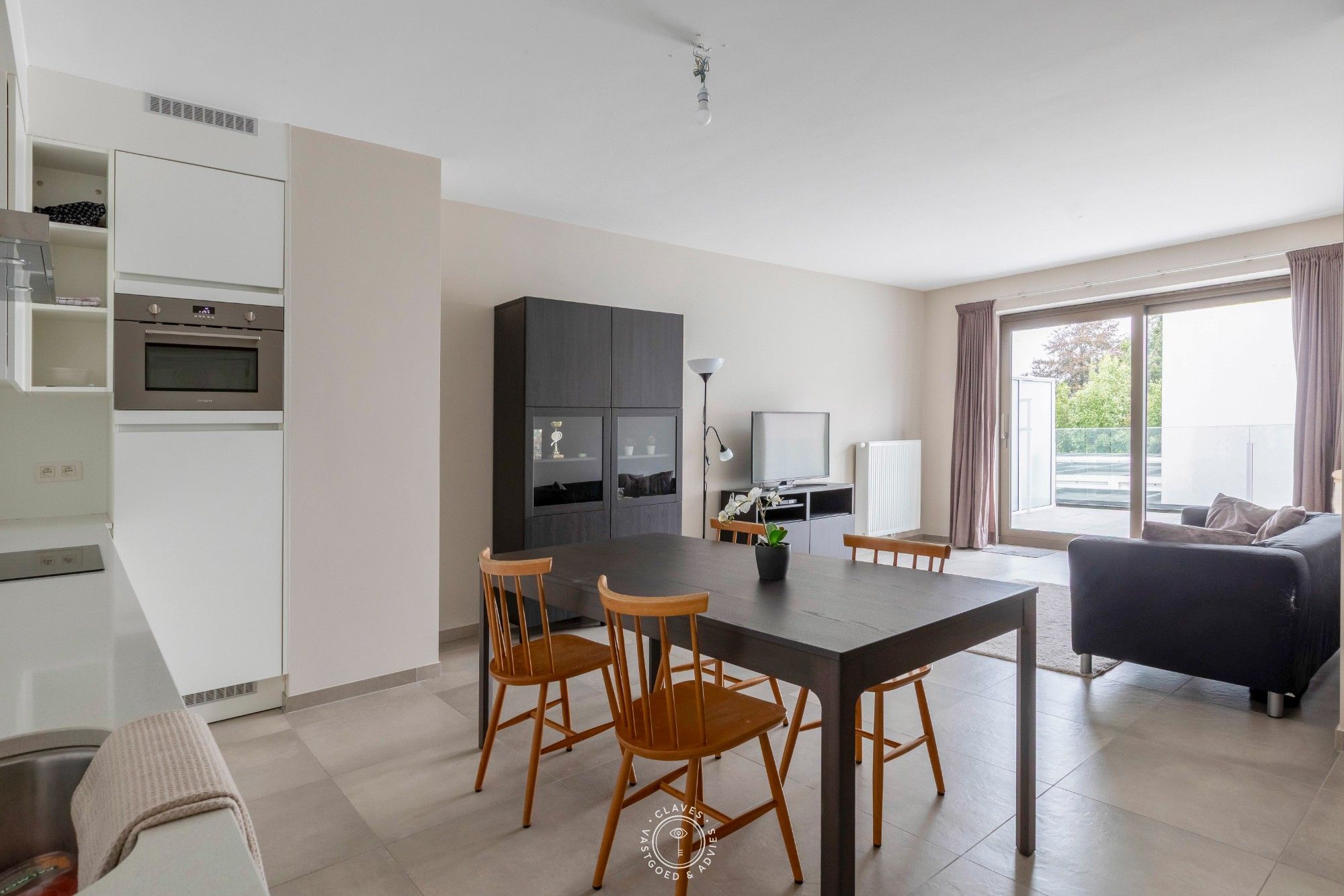 Modern appartement met 2 slaapkamers, groot terras en garagebox op centrale ligging in Sint-Niklaas foto 5