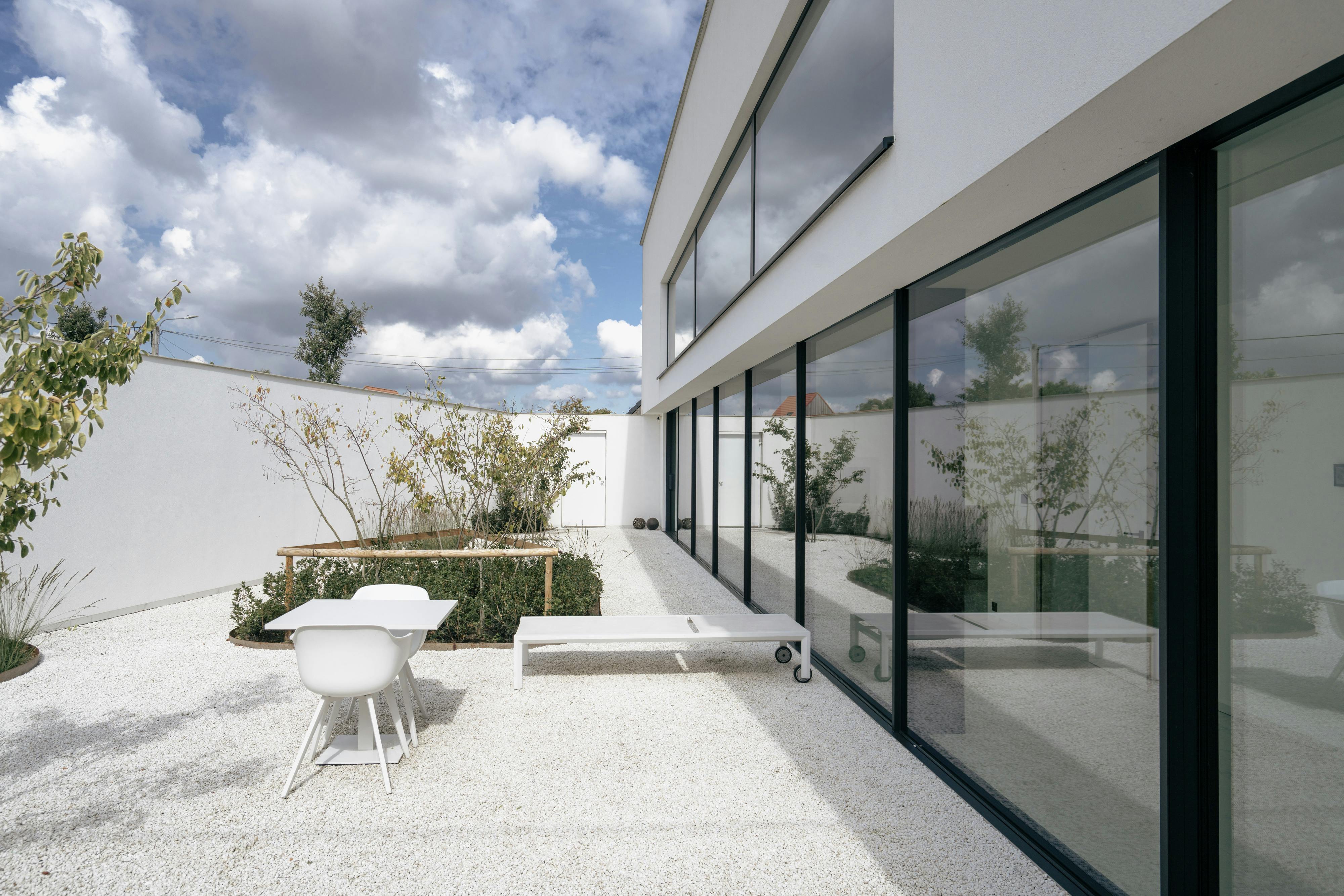 Hypermoderne strakke villa met zwembad in Gits foto 17