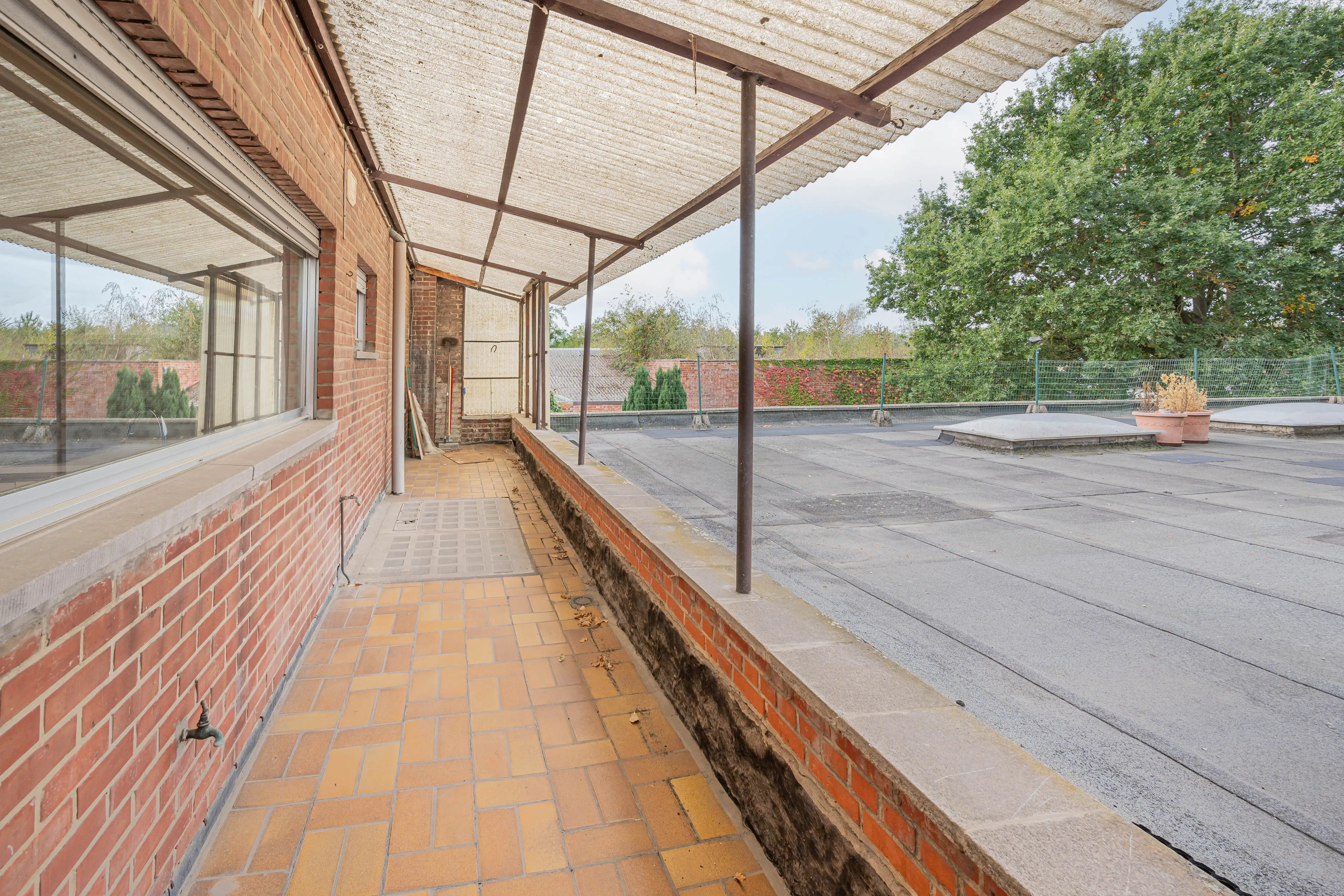 Ruime woning met 5 slaapkamers, inpandig magazijn en tuin foto 10