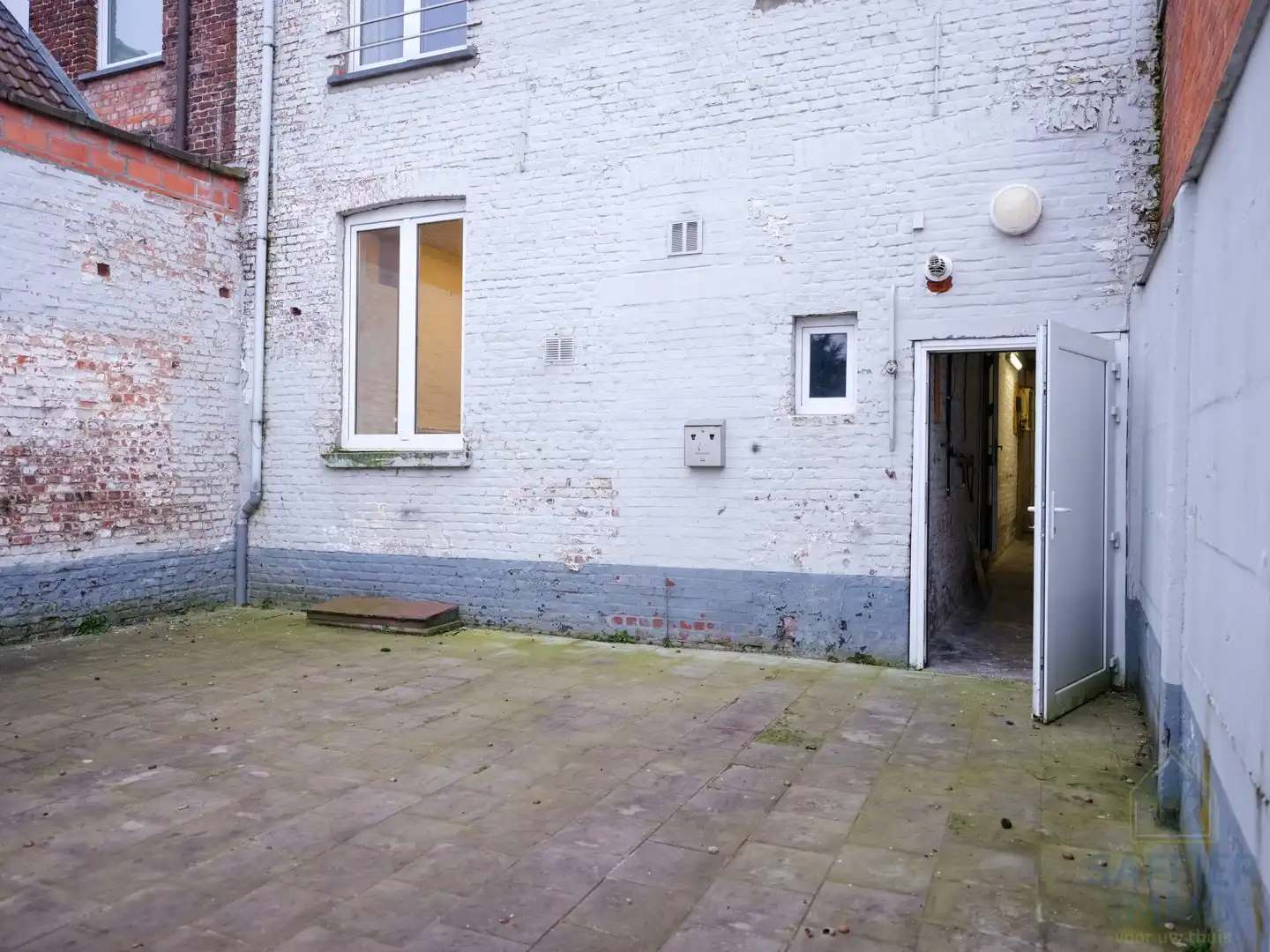 Charmante gezinswoning met tuin en uitweg achteraan op toplocatie in Ingelmunster foto 2