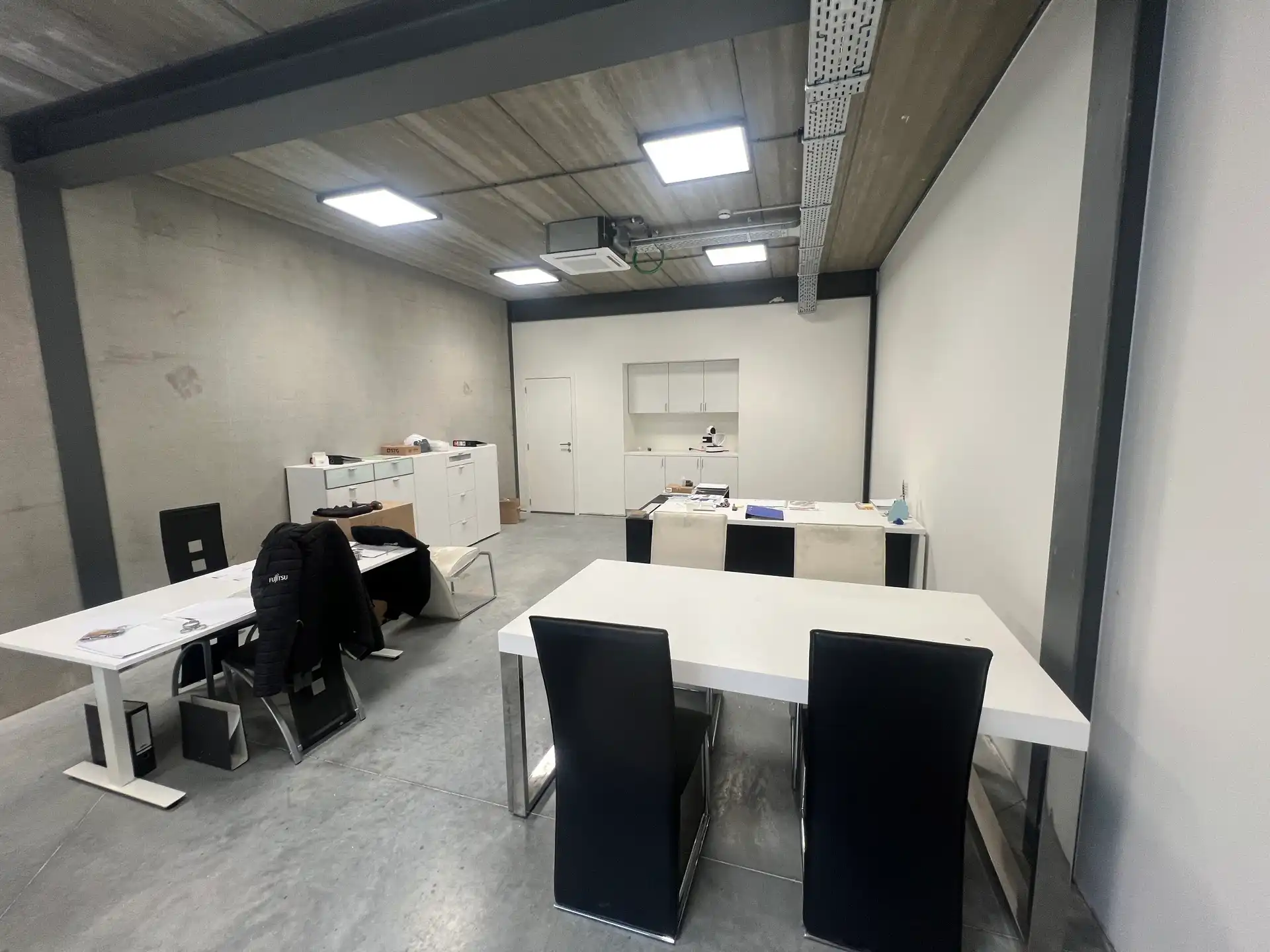 Recente kmo-unit (220m²) met buitenterrein foto 6