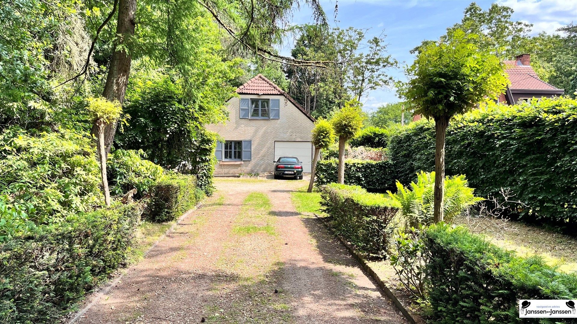 Hoofdfoto van de publicatie: Charme villa midden in de natuur!
