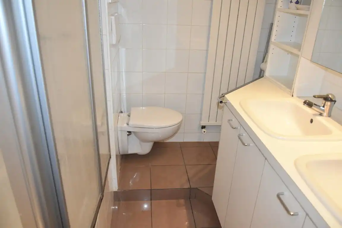 RUIM 2 SLAAPKAMER APPARTEMENT OP DE ZEEDIJK foto 11