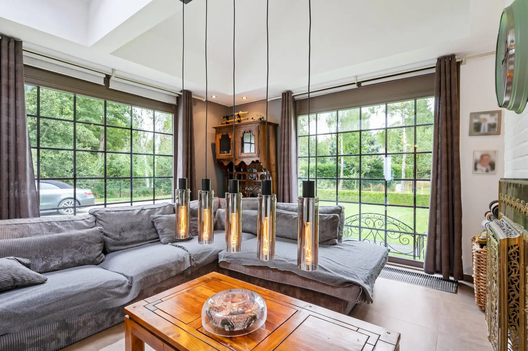 Lichtrijke laagbouwwoning met zwembad en werkplaats foto 10