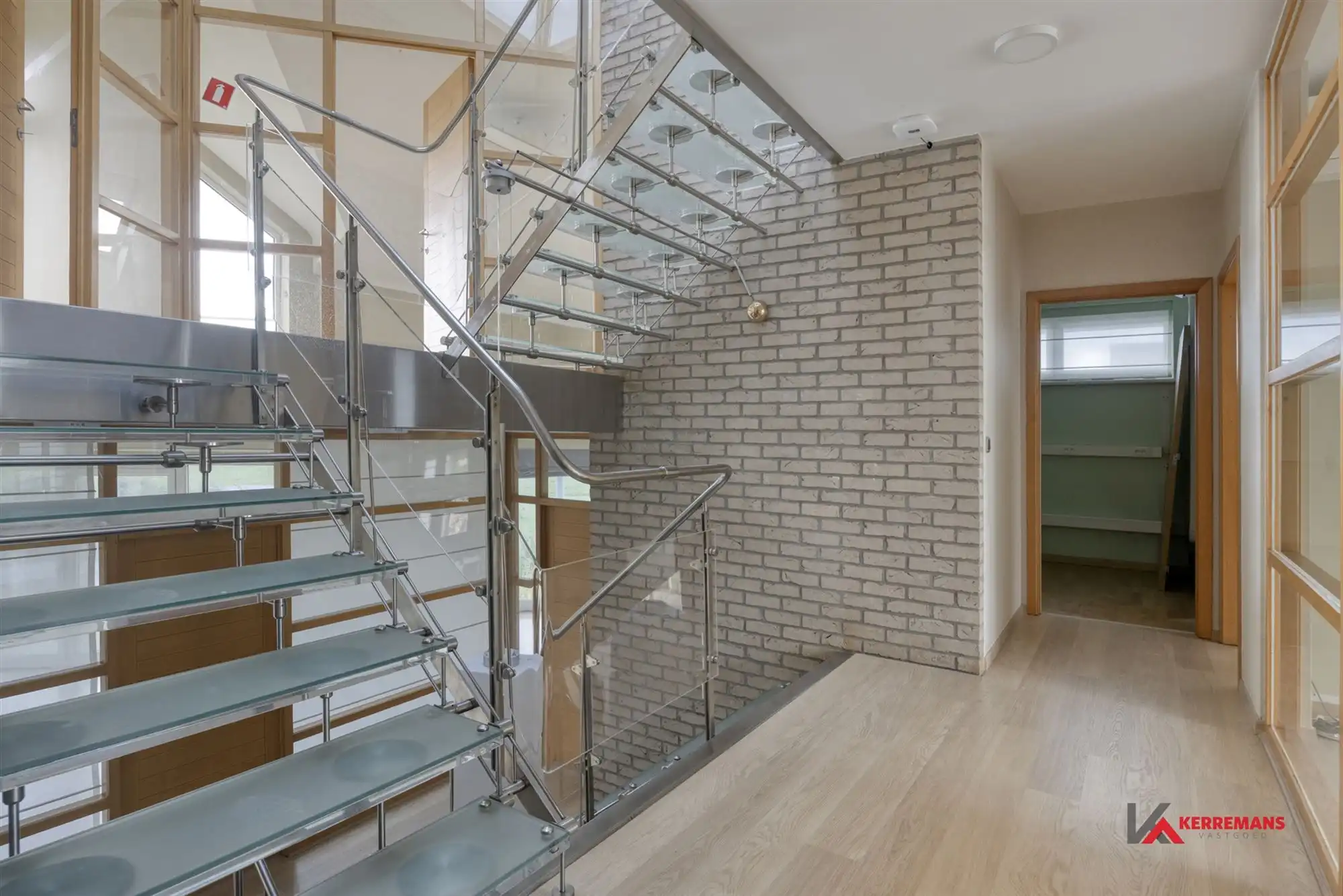 Kantoorgebouw. foto 12