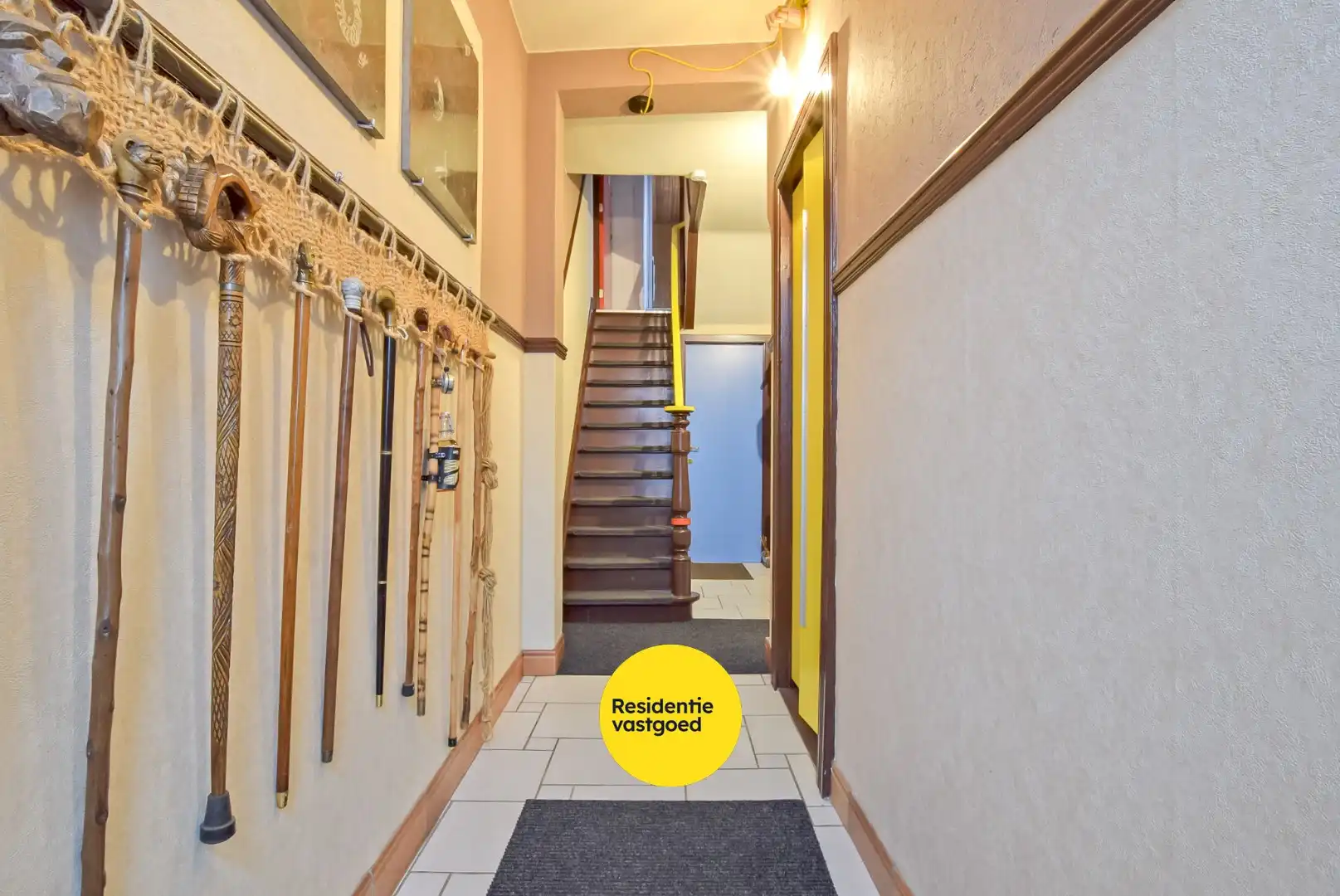 Statige herenhuis te Nieuwpoort-stad met 4 slaapkamers en 2 badkamers. foto 3