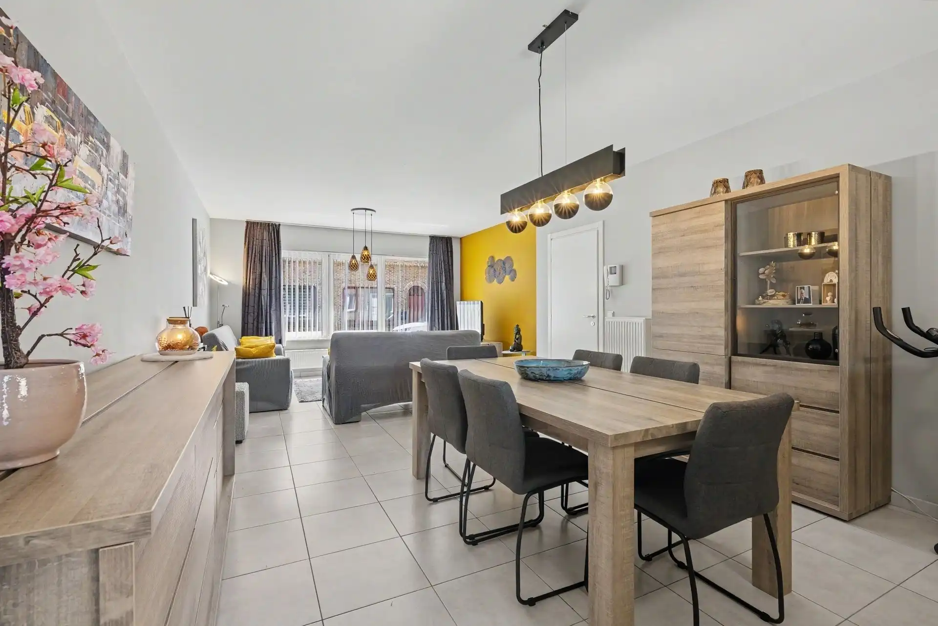 Instapklaar gelijkvloers appartement met twee slaapkamers en autostaanplaats (96 m2) foto 2