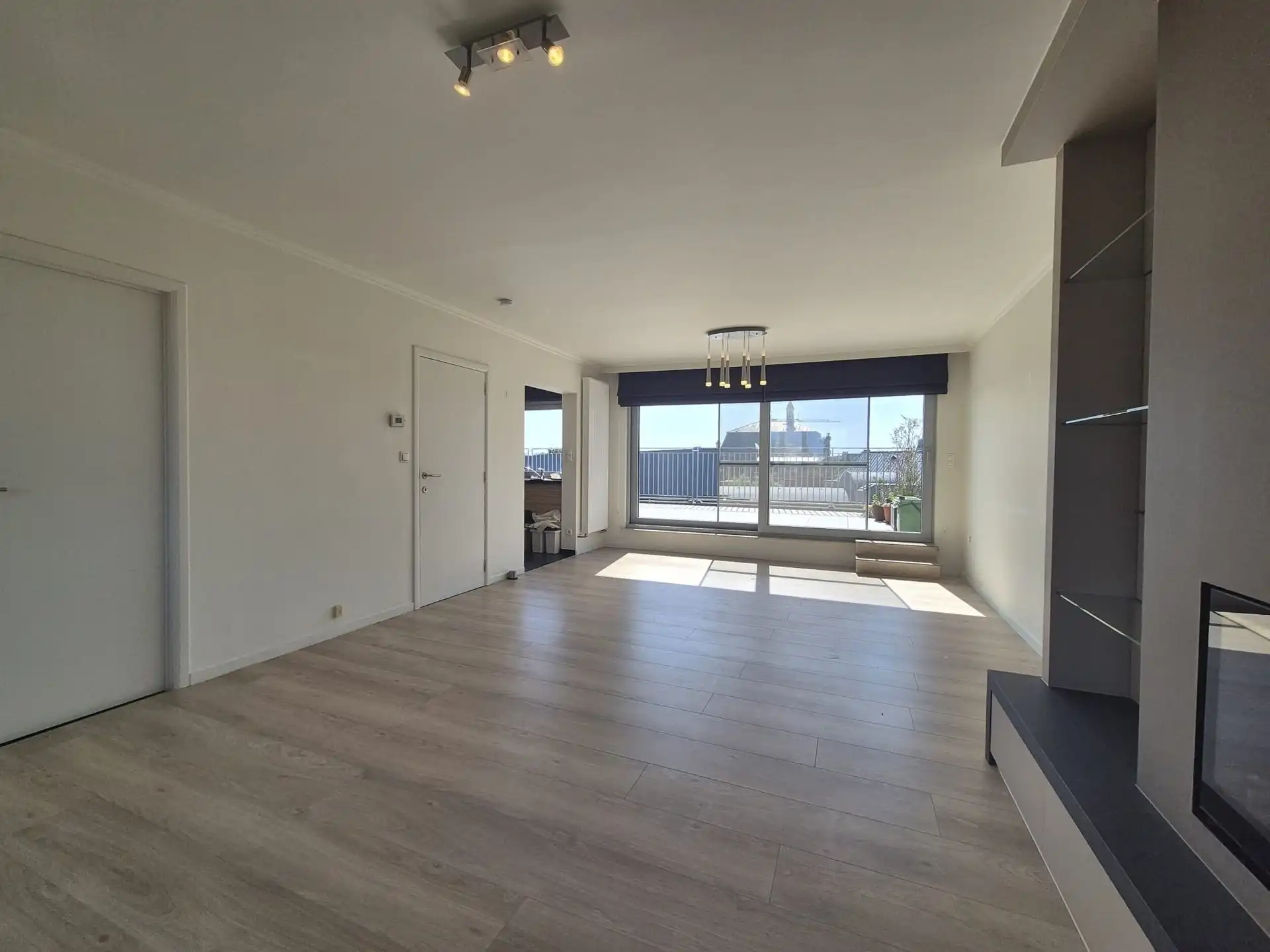 3-slaapkamer appartement met zeer groot terras huur in het centrum van Wetteren. foto 4