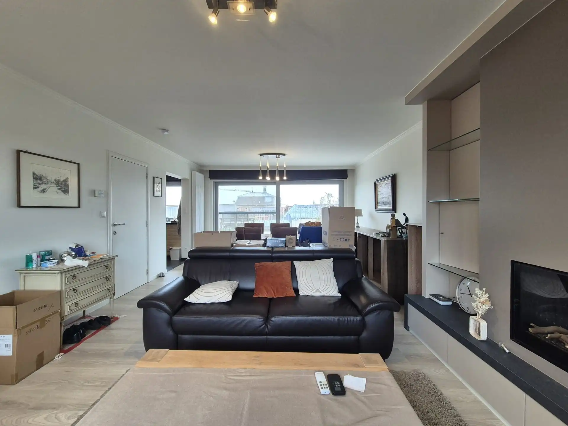 3-slaapkamer appartement met zeer grote terras huur in het centrum van Wetteren. foto 4