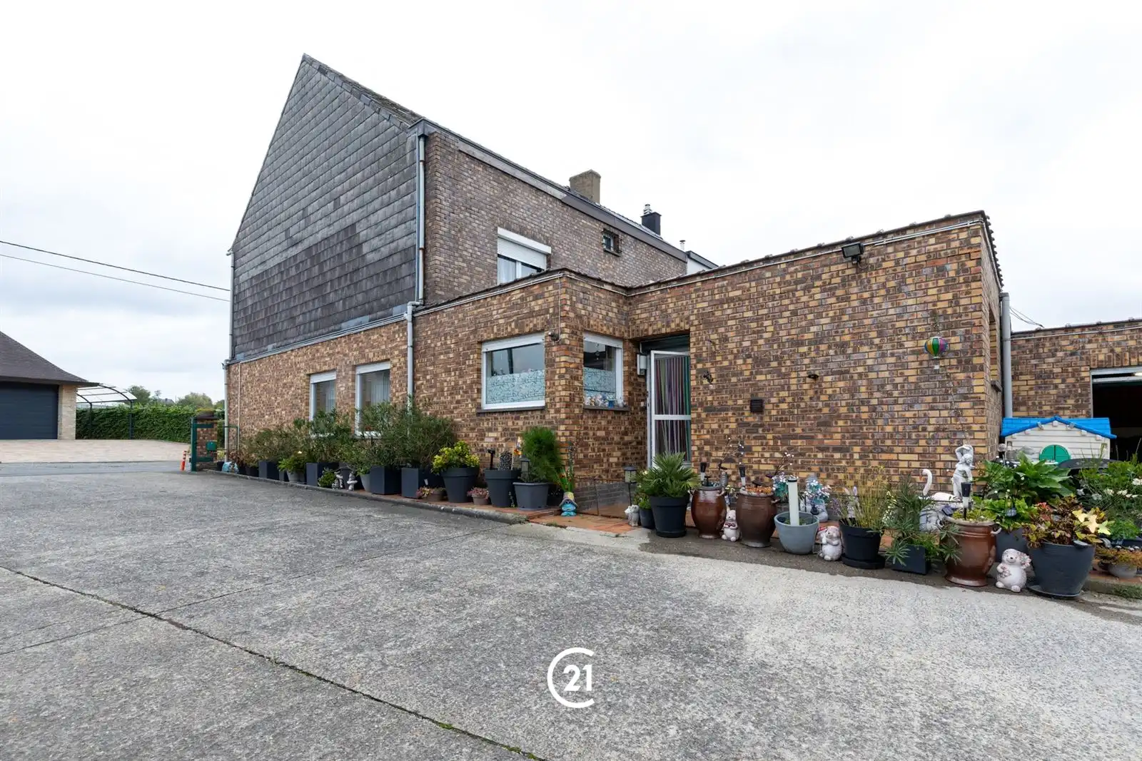 Driegevelwoning met garage en koertje op 1are63 foto 16