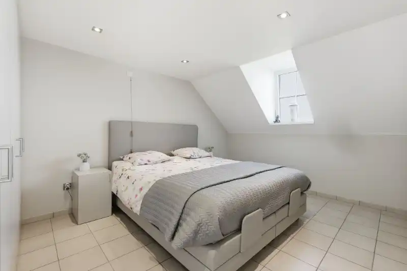 Villa met loods foto 18