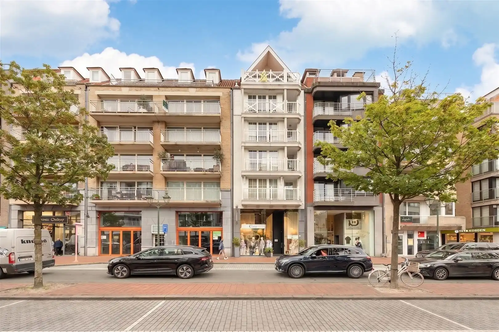 Ruim wonen in hartje Knokke foto {{pictureIndex}}