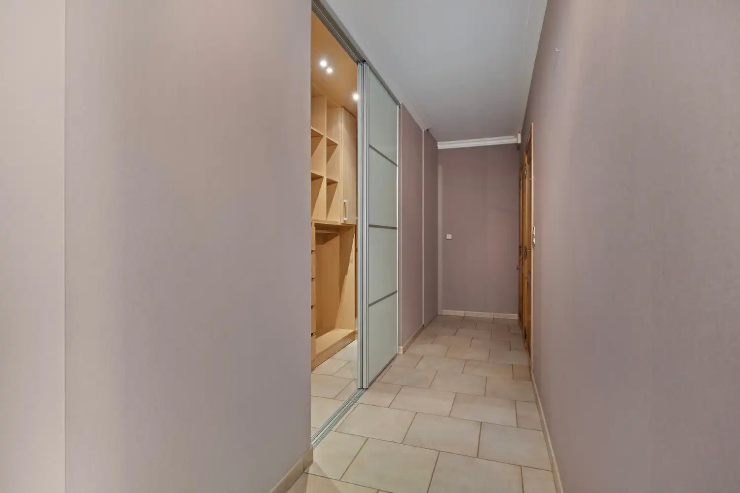 STIJLVOL KANTOOR MET UITSTEKENDE VISIBILITEIT EN BEREIKBAARHEID TE LUMMEN! foto 10