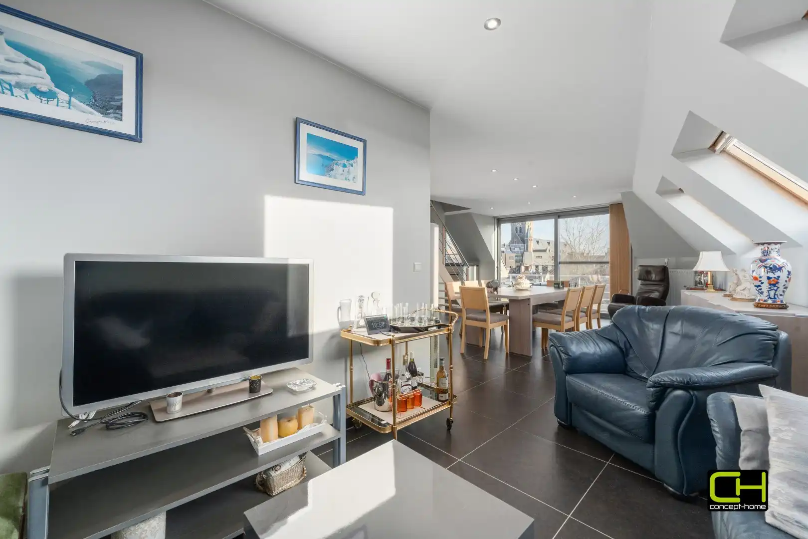 Lichtrijk duplex appartement met terras en ondergrondse staanplaats te koop in Lievegem foto 4