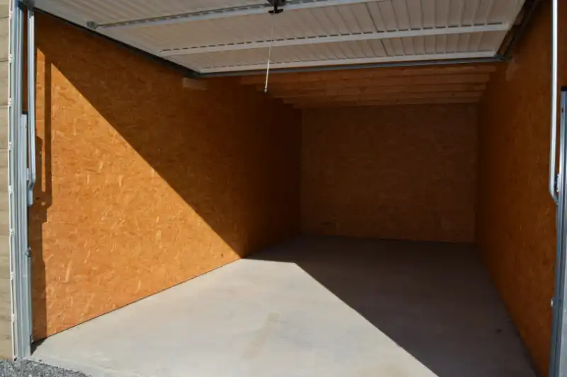 Garageboxen  TE HUUR  : Damberdstraat 37 8800 Roeselare foto 2