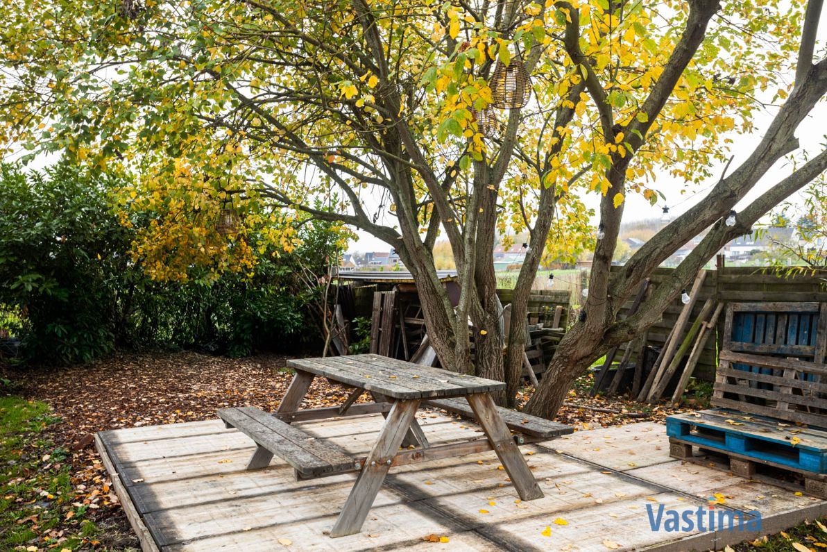 Instapklare woning met 3 slaapkamers, dubbele garage en grote tuin foto 28