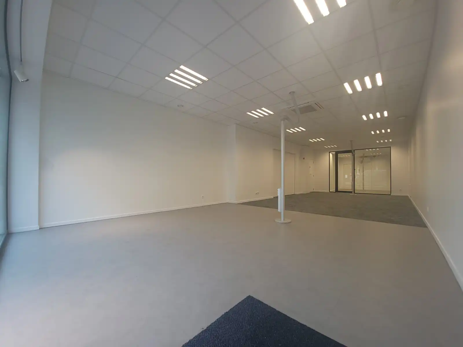 Exclusief gelegen handelsruimte in centrum Deinze foto 3