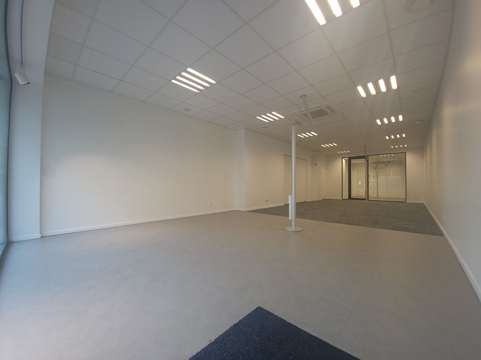 Exclusief gelegen handelsruimte in centrum Deinze foto 3