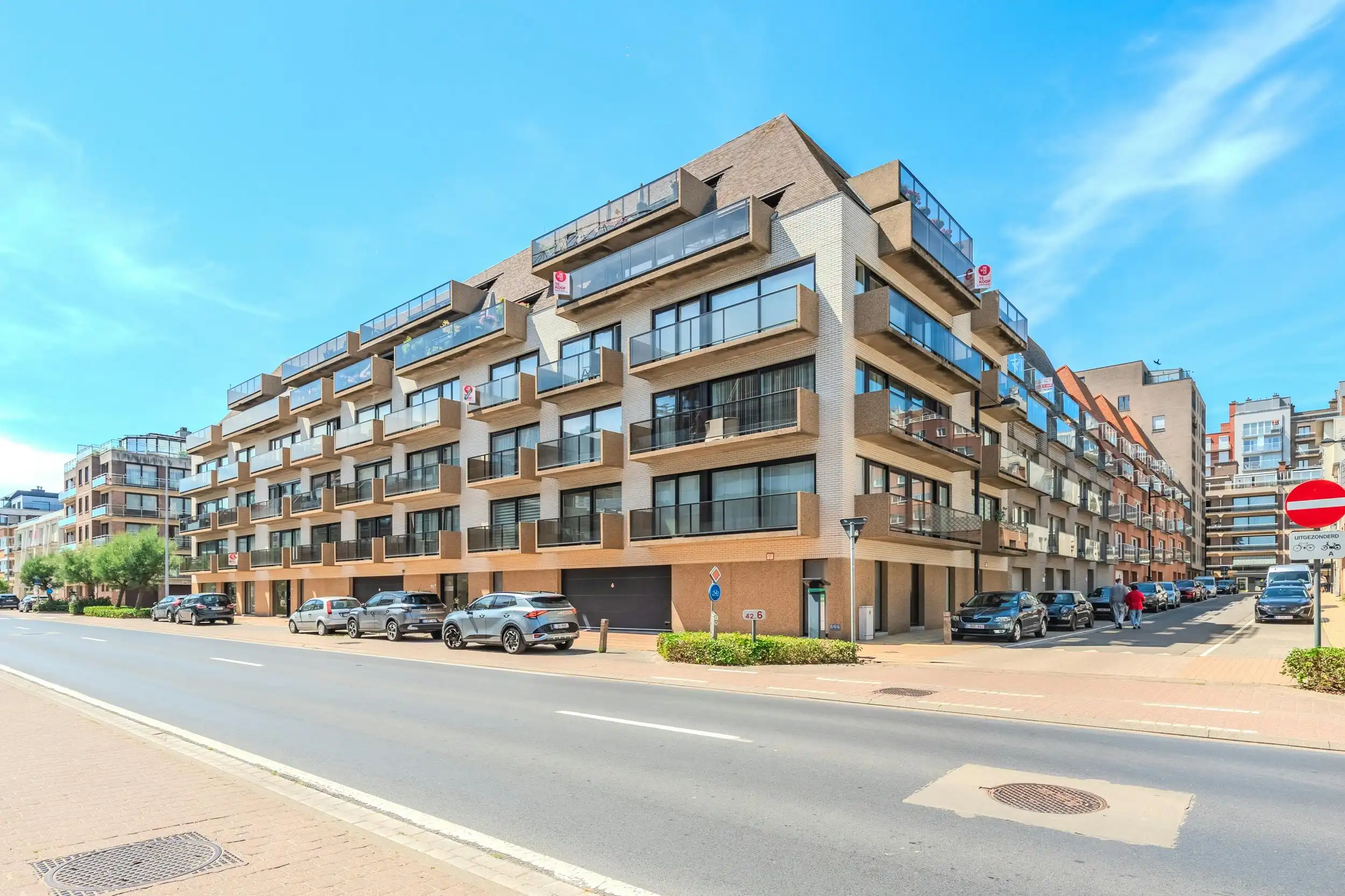 Lichtrijk hoekappartement met grote terrassen te koop op topligging! foto 5