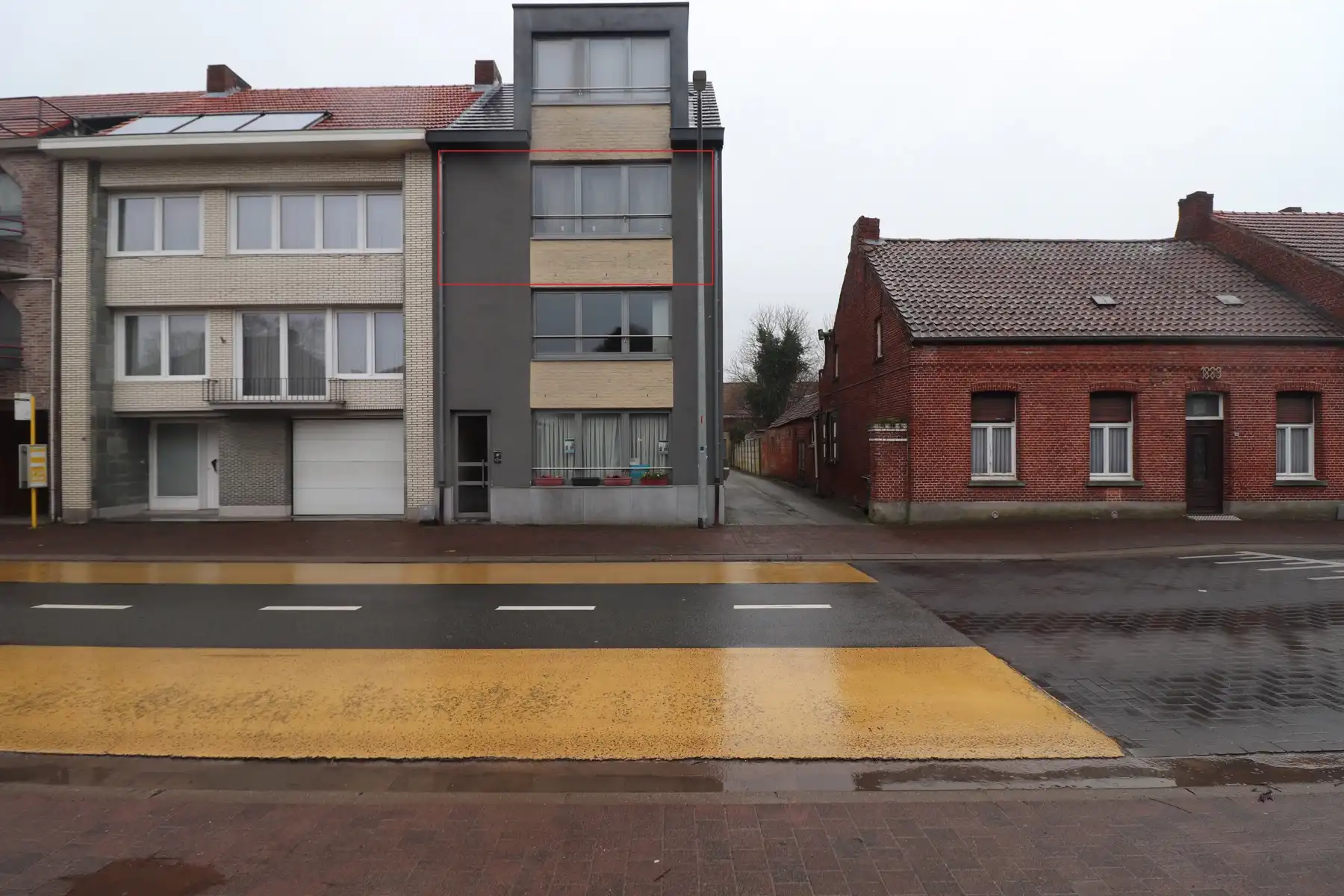 Een appartement op de tweede verdieping achteraan met 1 slaapkamer, terras en garage. foto {{pictureIndex}}