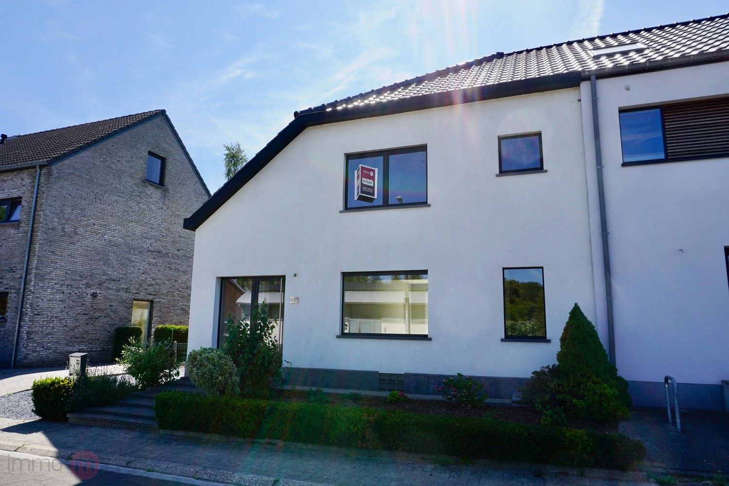 Ruime halfopen ééngezinswoning met 5 slaapkamers en een grote tuin. foto 27