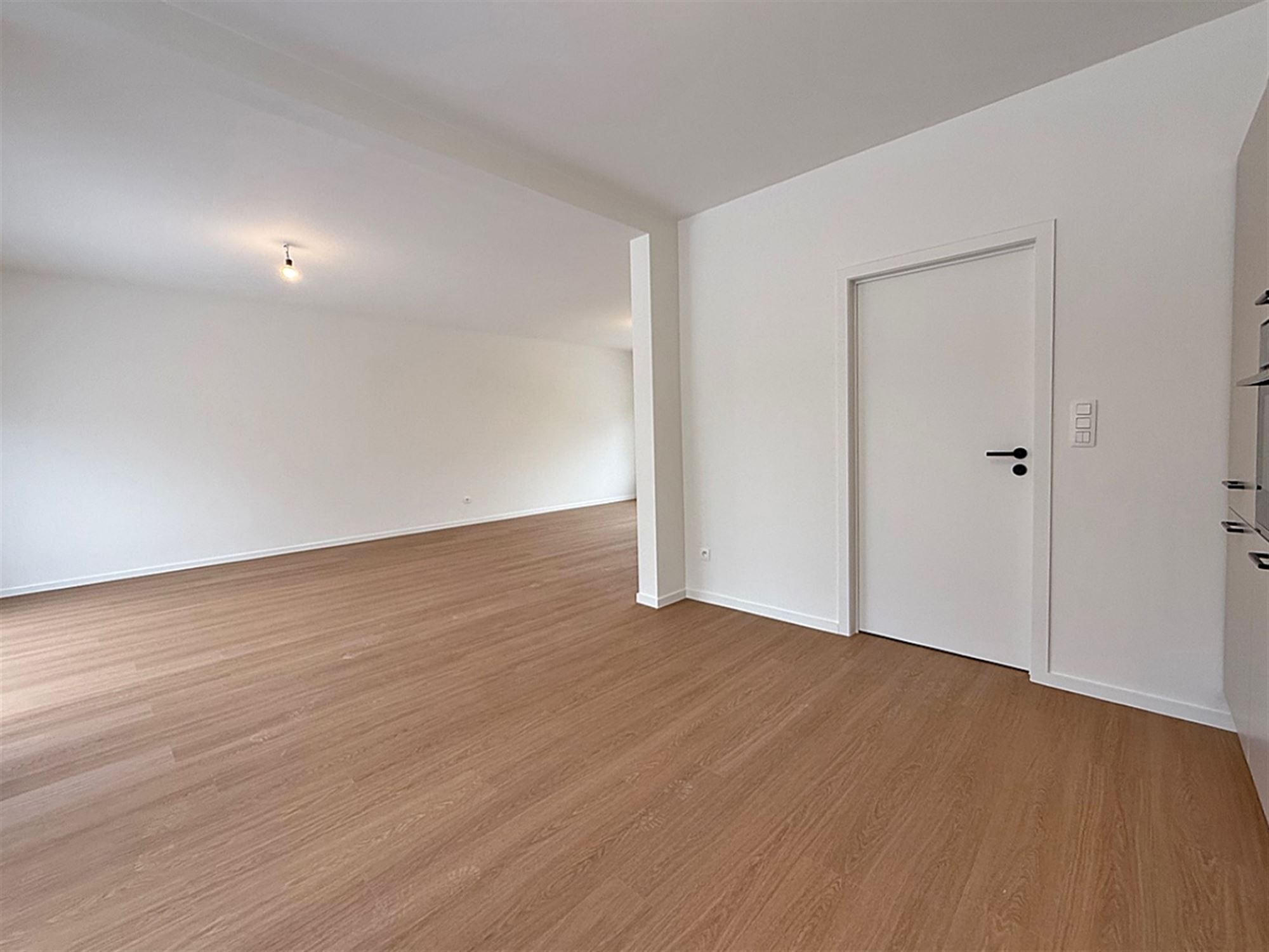 INSTAPKLARE gerenoveerde WONING met 3 slpks, badk., garage & tuintje/terras. foto 10