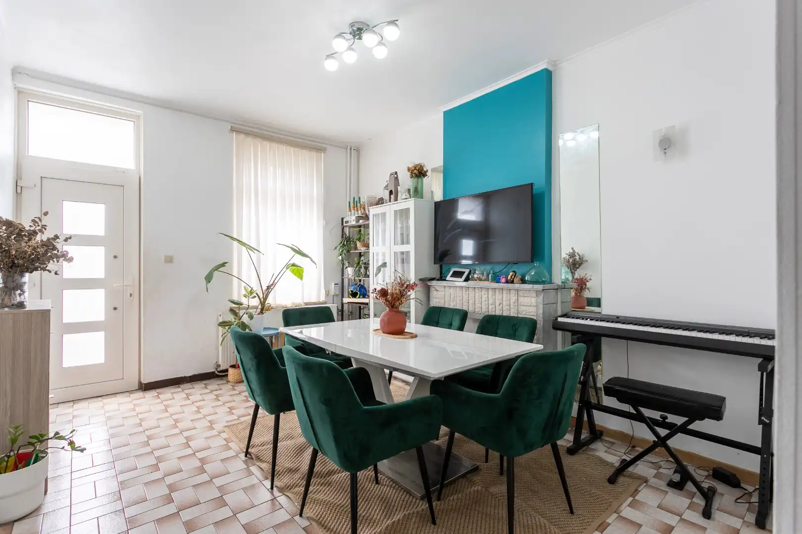 Instapklare woning met 4 slpks en binnenkoer op uitstekende ligging in centrum Halle foto 2