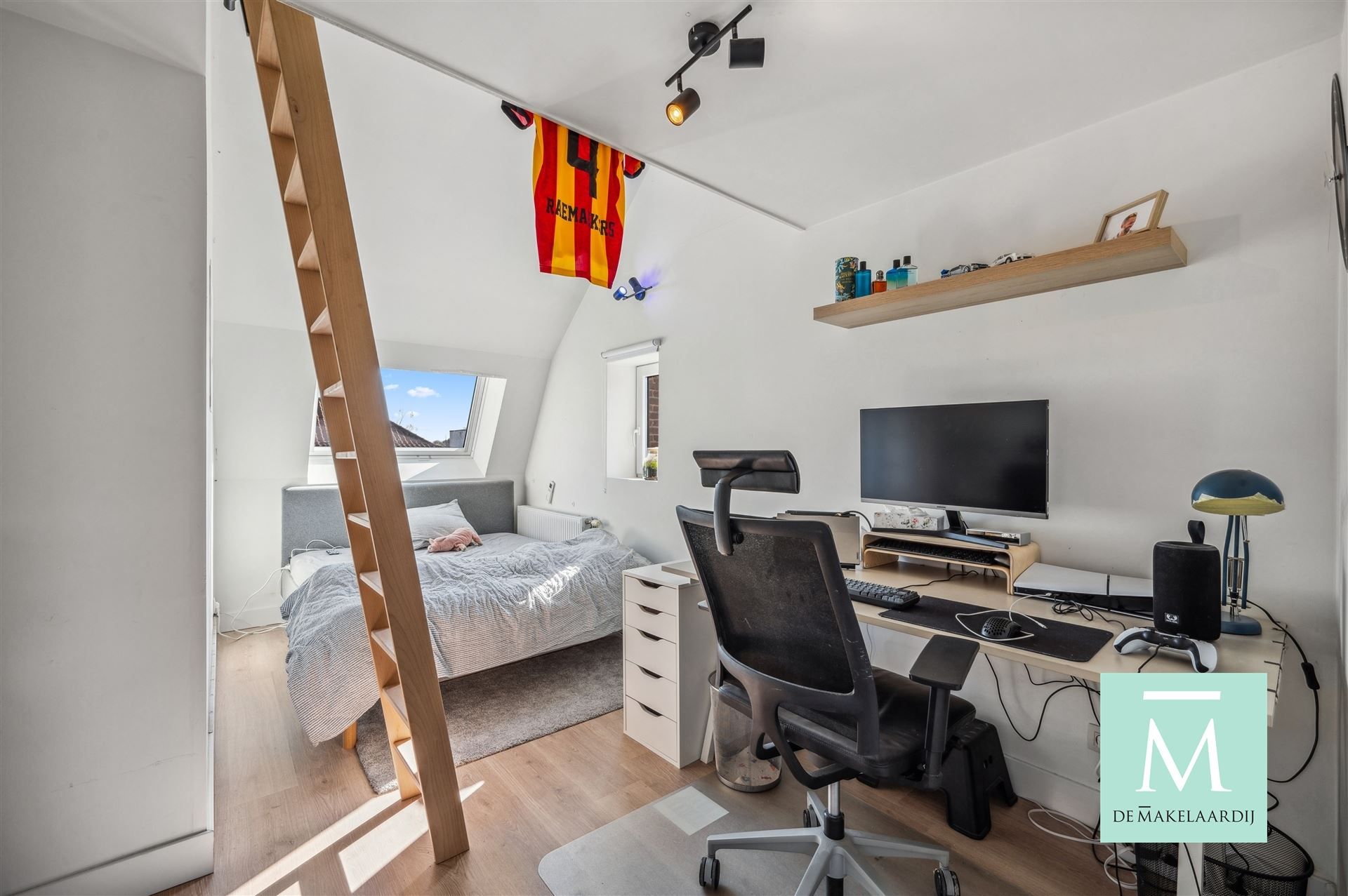 Zeer ruime en charmante woning met fijne tuin en ruime garage foto 24