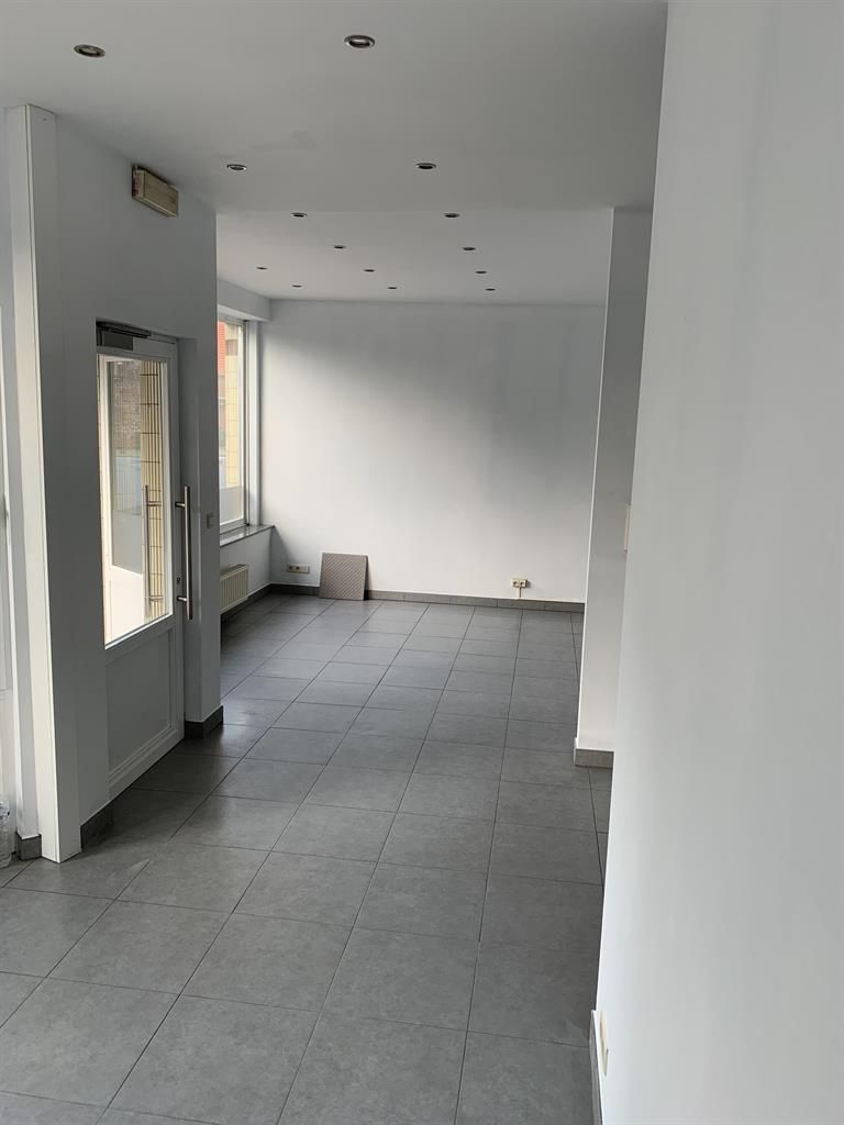 Commercieel gelijkvloers van +/- 71m² te Ternat! foto 2