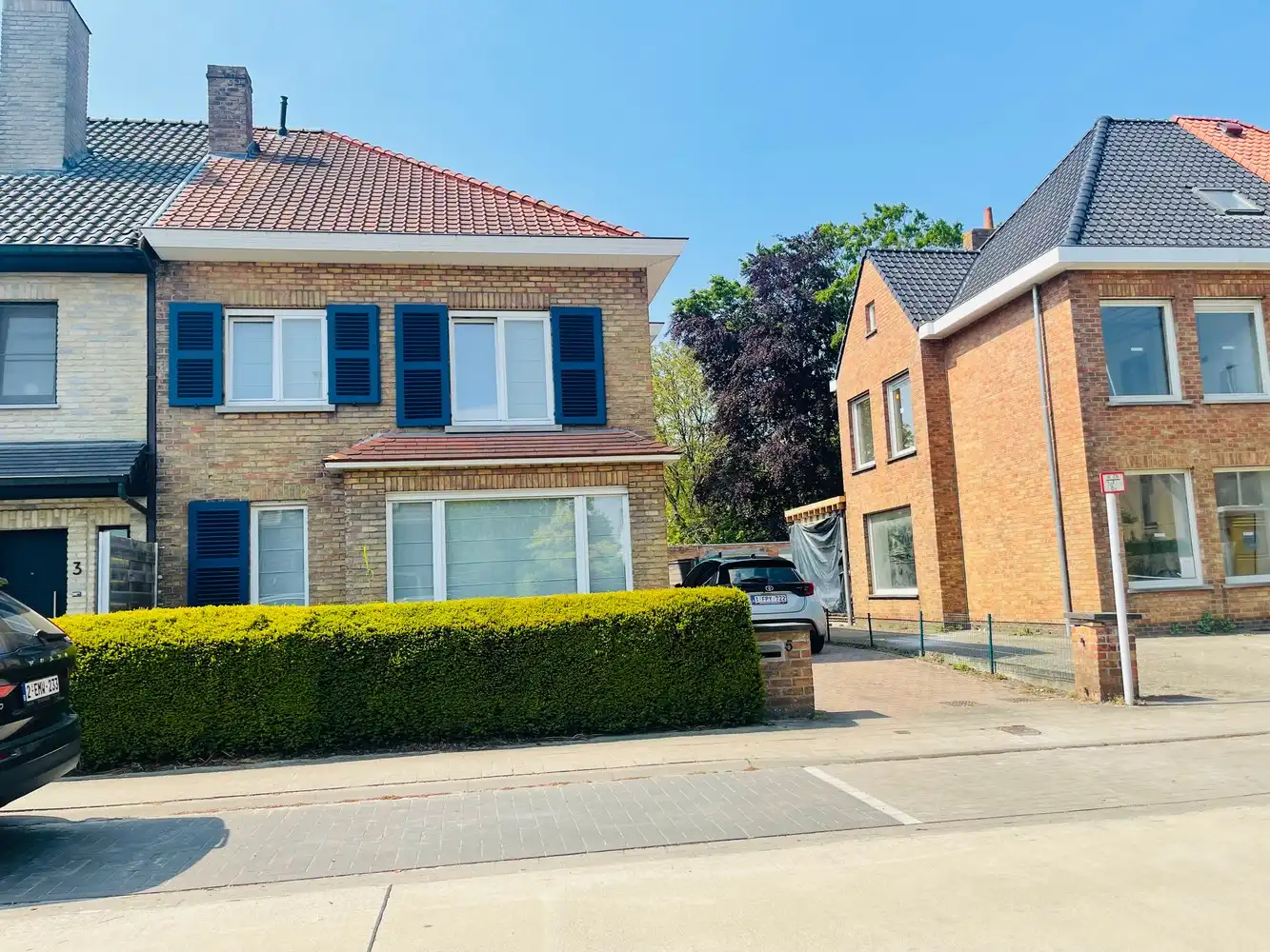 Assebroek INSTAPKLARE CHARMANTE GEZINSWONING, HALF-OPEN BEBOUWING met GROTE ZONNIGE TUIN, OPRIT en GARAGE foto 3