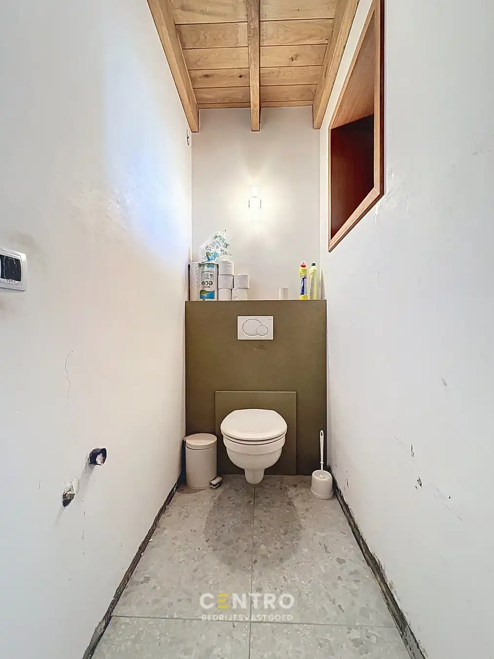 Zeldzame opportuniteit: LOODS/ATELIER 516 m² + ruime ALLEENSTAANDE woning 250 m² op rustig bedrijventerrein vlakbij Roeselare (EPC: A) ! foto 16