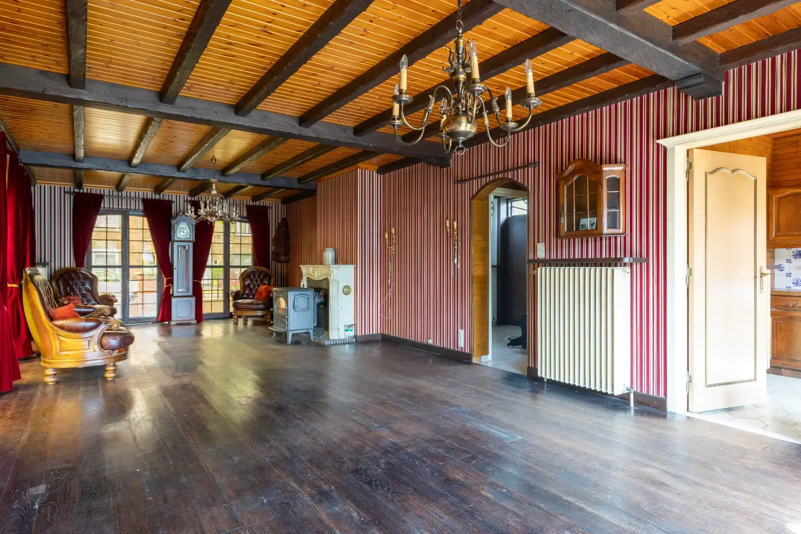 Hoofdfoto van de publicatie: Vrijstaande karakterwoning met leuke tuin