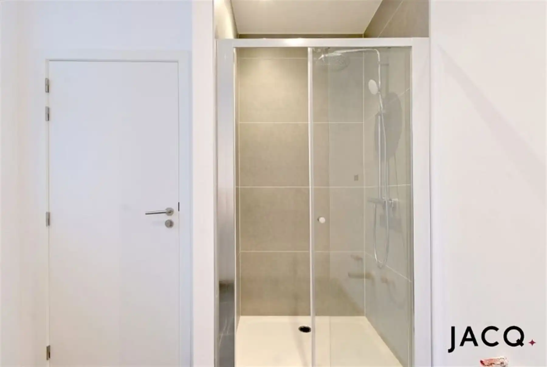 Gerenoveerde woning met 3 slaapkamers te Berchem! foto 15