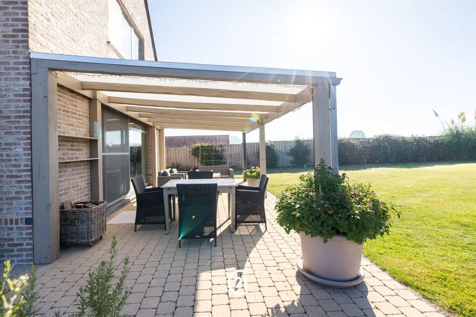Prachtige, ruime villa (2013) met tuin en weide op +/- 72are foto 15