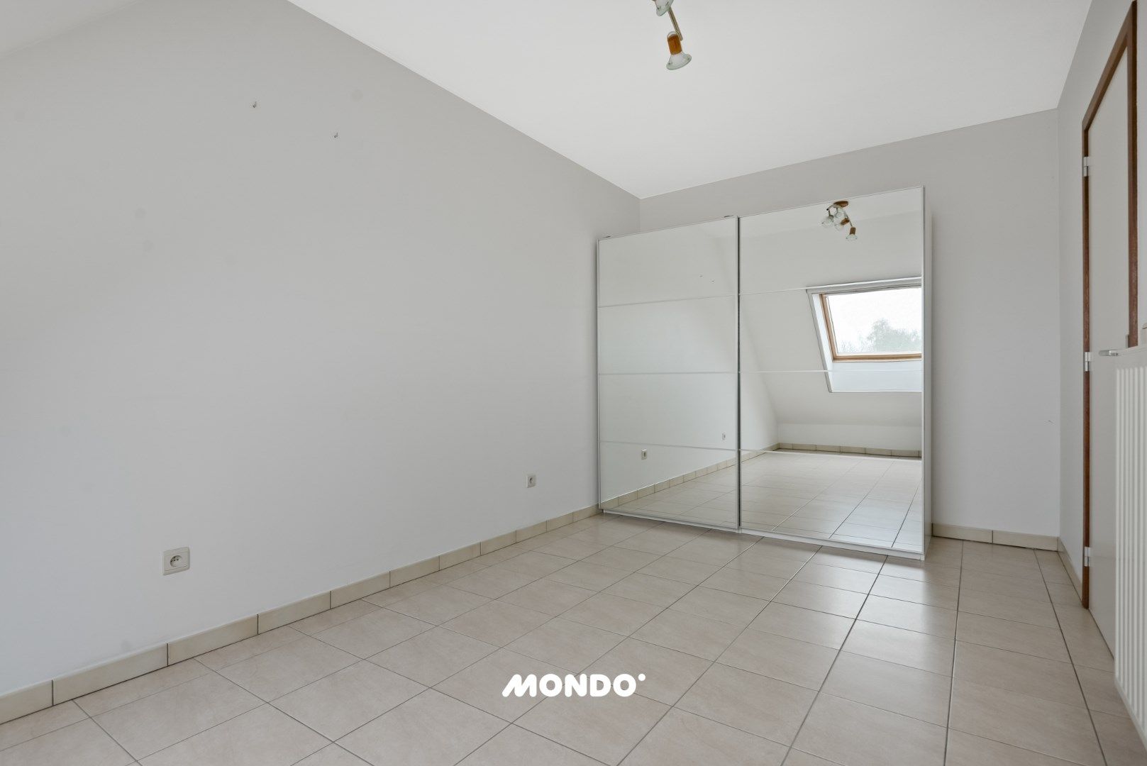 Ruim en energiezuinig duplexappartement te koop in het centrum van Steenhuffel – Inclusief overdekte privéparking foto 11