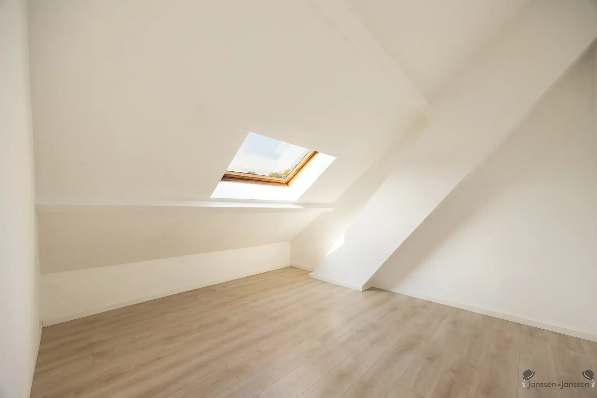 Karaktervolle, gerenoveerde woning met veelzijdige indeling tegenover de kerk van Brecht  foto 6