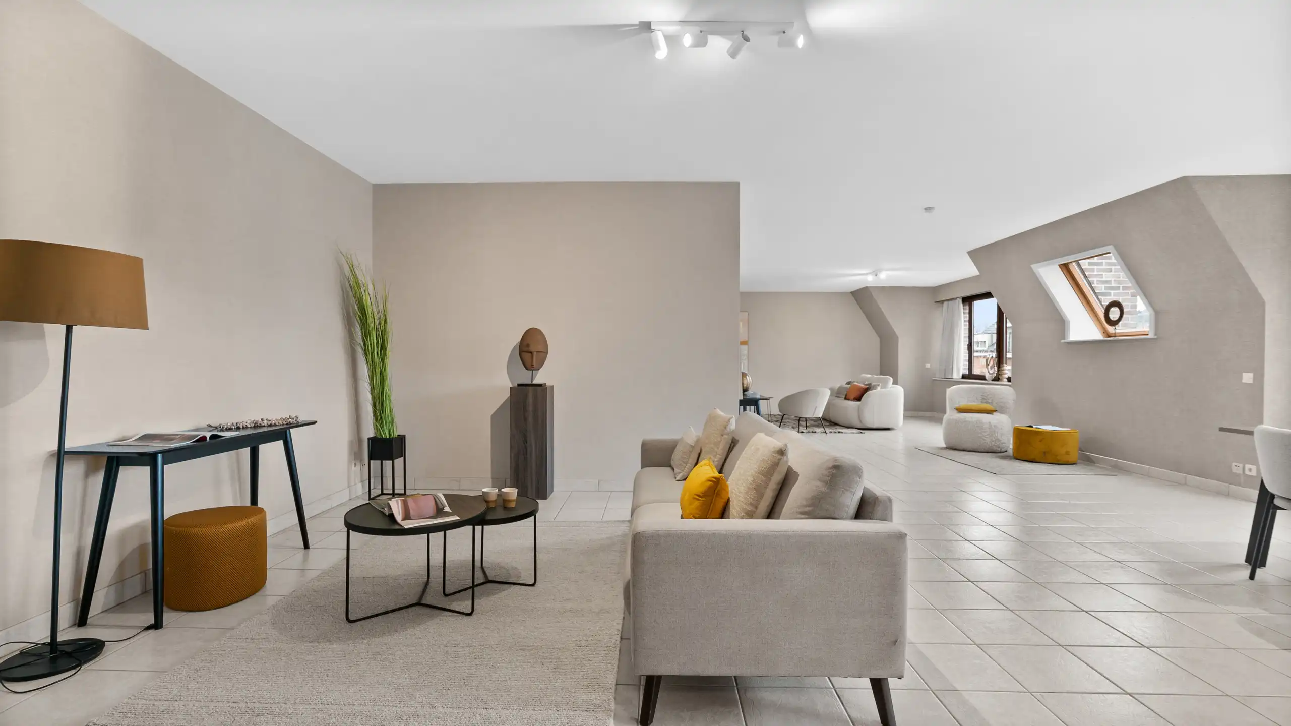 Ruim appartement van 245 m² centraal in Mortsel foto 2