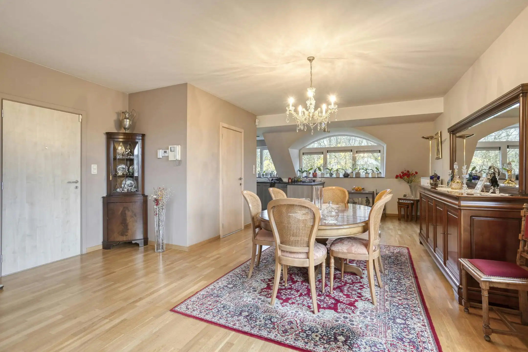 Penthouse (158m²) met 3 slaapkamers en staanplaats in Laken foto 4