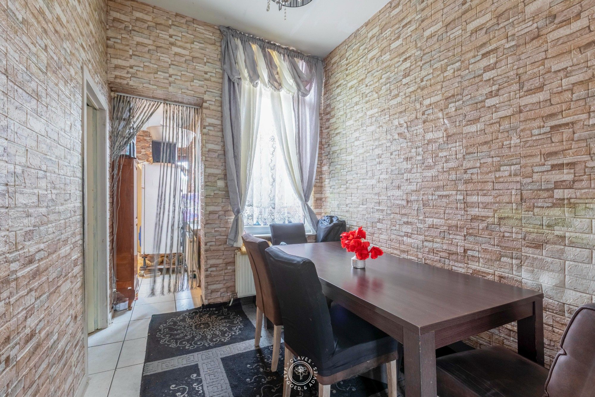 Woning op gunstige ligging nabij winkels en invalswegen foto 4