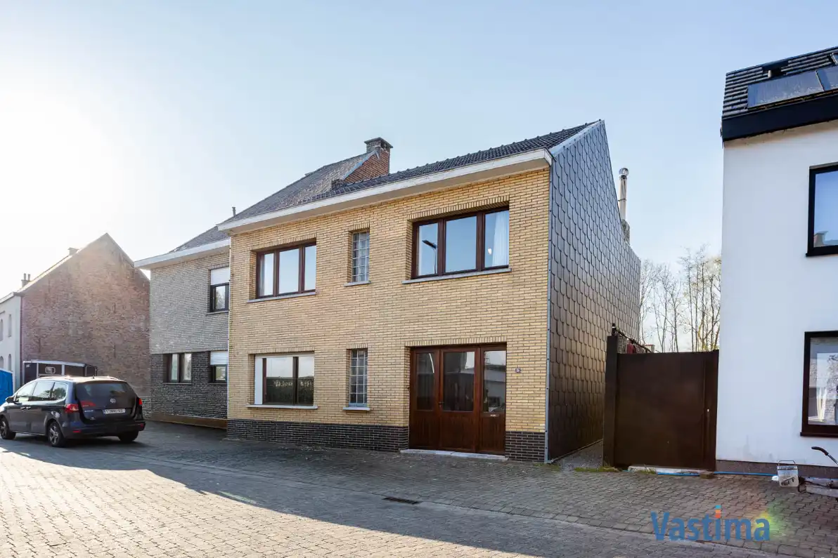 Hoofdfoto van de publicatie: Te renoveren woning met 3 slaapkamers en tuin
