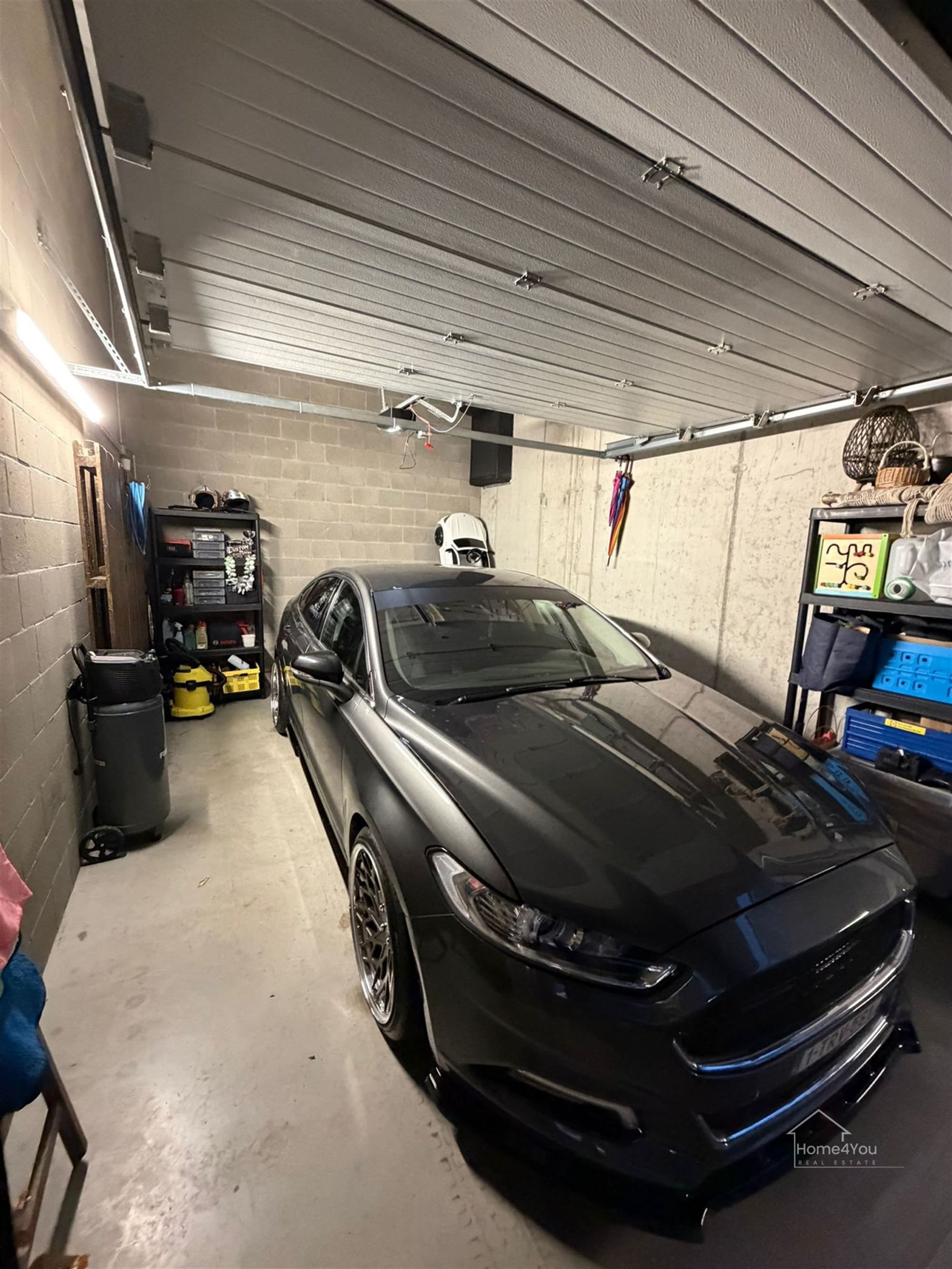 Uitzonderlijk grote garagebox in
 zeer schaars aanbod foto 3