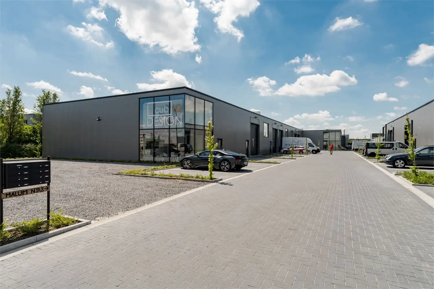 Recente bedrijfsunit met kantoor en kantine foto 3