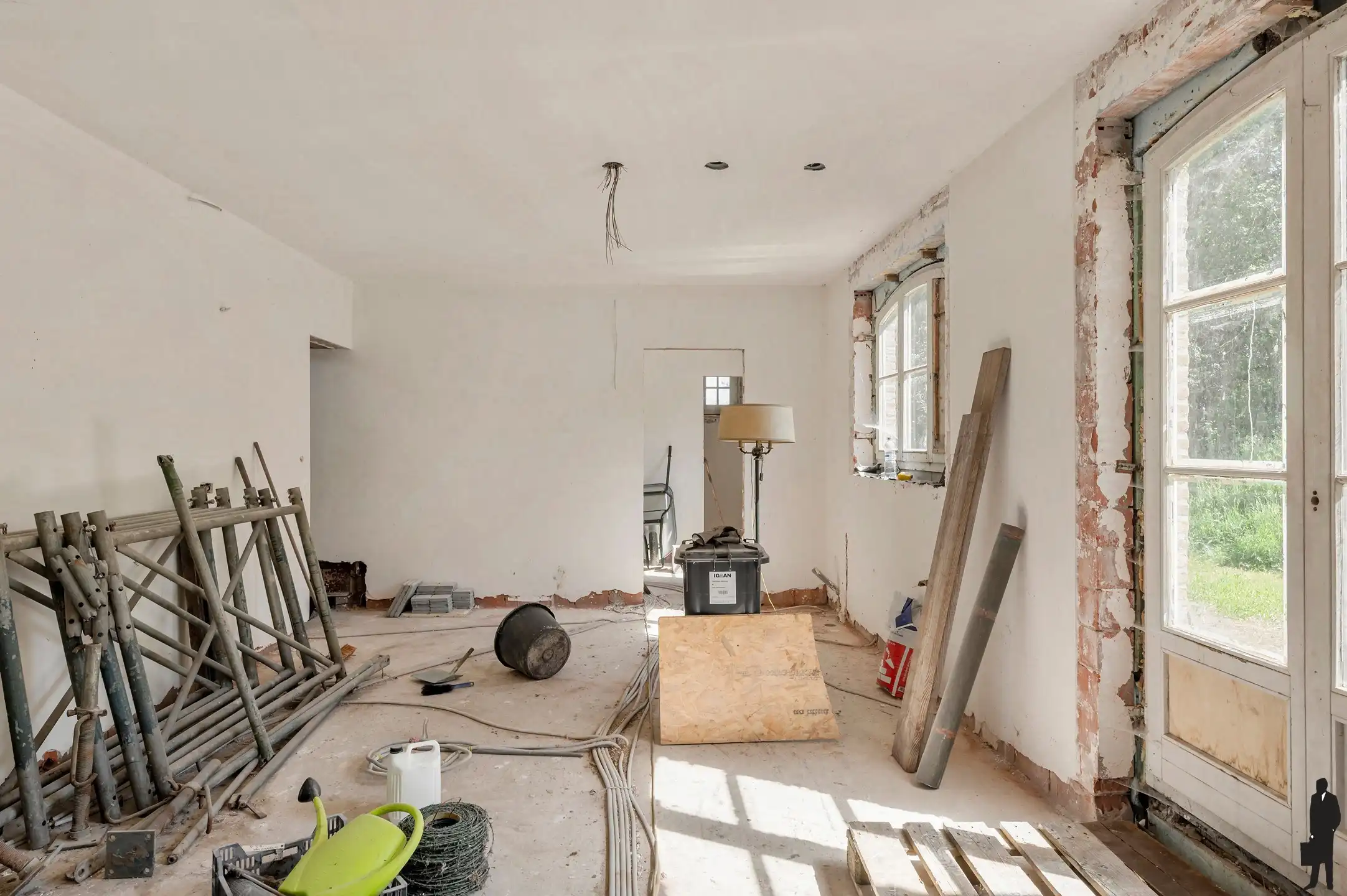 Authentieke hoeve in renovatie op een uitzonderlijk ruim perceel, rustig en landelijk gelegen met een uitstekende zuidelijke oriëntatie. foto 8