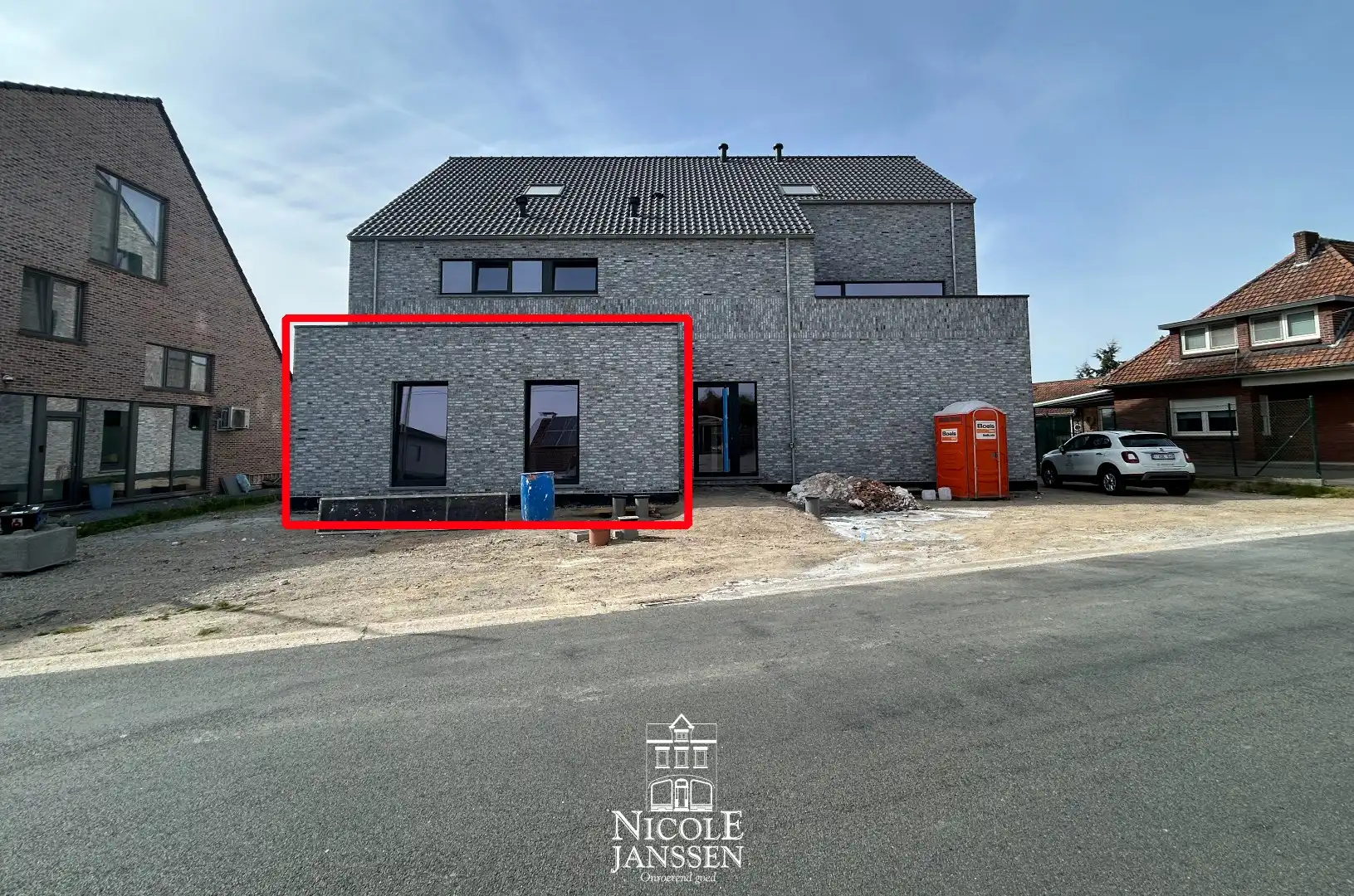 Gelijkvloers appartement met drie slaapkamers foto {{pictureIndex}}
