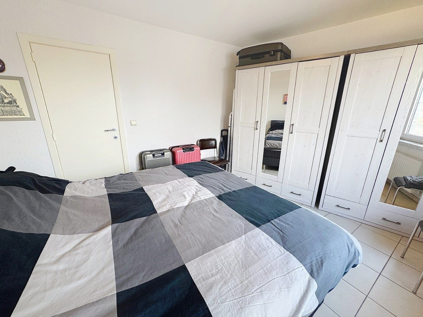 Recent en centraal gelegen appartement met garage foto 9