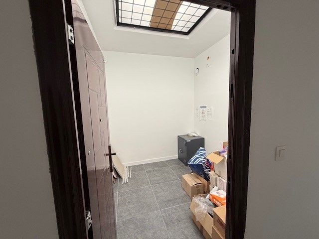 Afgewerkt handelszaak te huur in de Bevrijdingslaan Gent foto 7